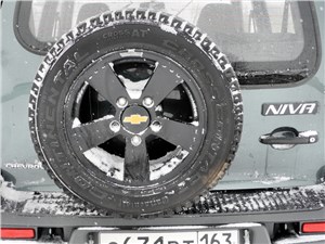 Предпросмотр chevrolet niva 2009 запасное колесо
