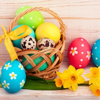 Обои Easter Spring Daffodils Flowers and Eggs Decorations на телефон iPad mini