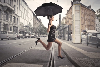 Обои City Girl With Black Umbrella для 1024x600