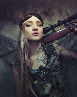 Картинка Soldier girl with a sniper rifle на 240x320