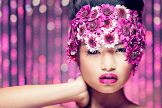 Обои Asian Fashion Model With Pink Flower Wreath для андроид