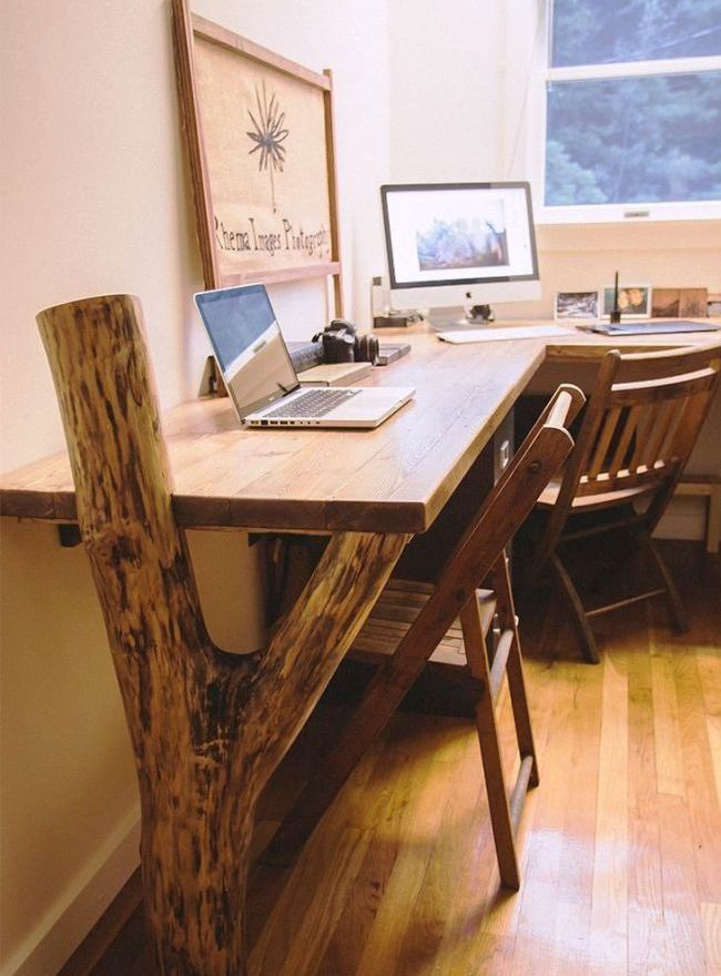 Угловой письменный стол - компактное решение для небольшой комнаты