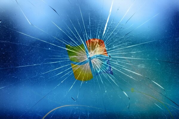 логотип Windows на разбитом стекле