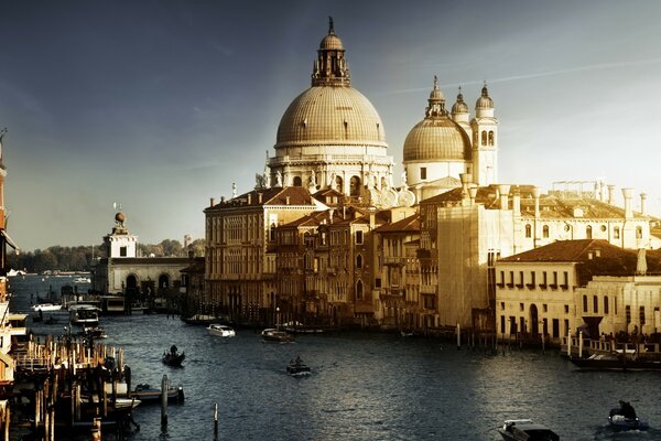 Прекрасный город Венеция угол