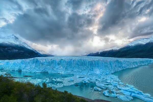 Огромный Glaciar