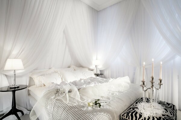 Белый романтическая спальня