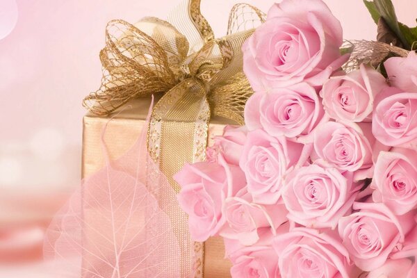 сюрприз розовые подарок любовь Розы букет цветы