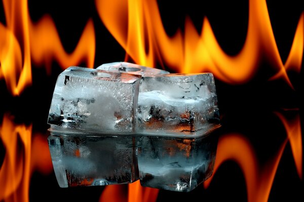 Кубики льда на фоне огня