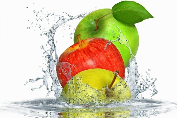 Яблоки брызг воды