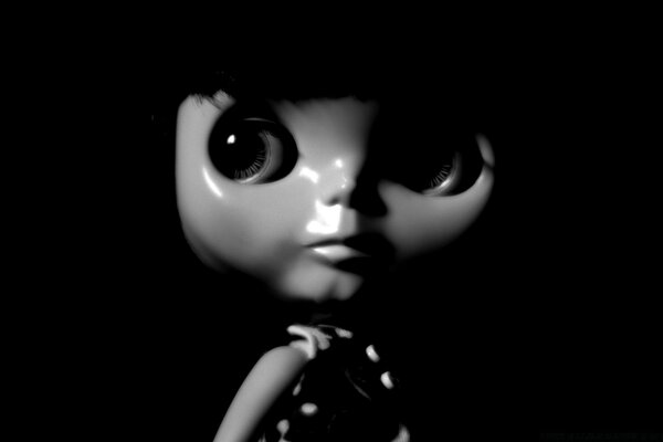 Кукла в темноте