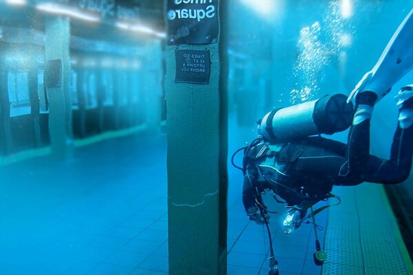 водолаз ураган times square new york метро