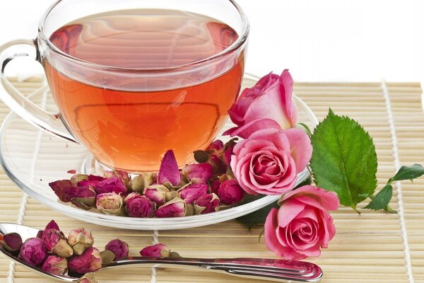 Чай с розами