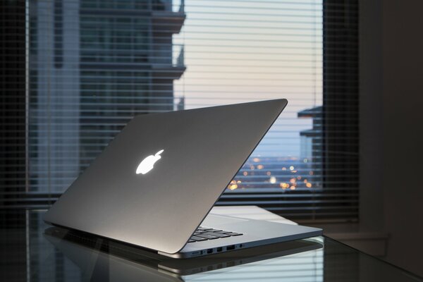 pro retina macbook яблоко ноутбук стол окно