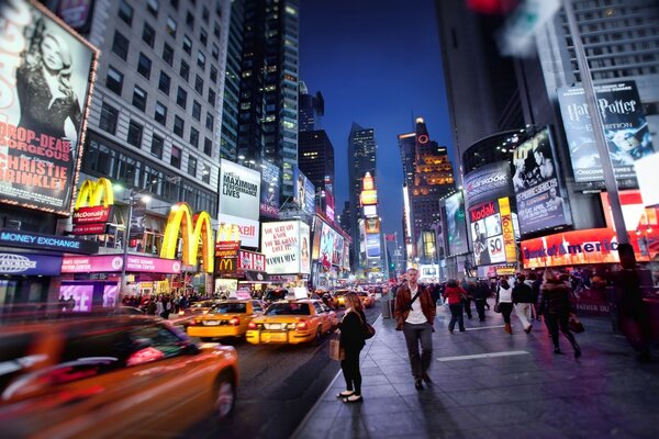 такси нью-йорк ночь движение люди