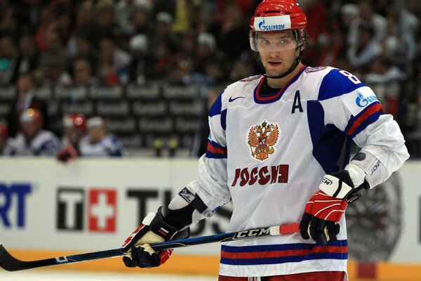 александр овечкин хоккей хоккеист сборная россии клюшка шлем форма герб обои