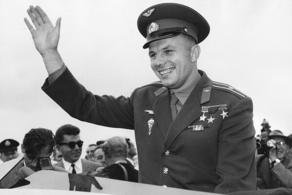 юрий алексеевич гагарин ссср первый космонавт легенда улыбка форма герой советского союза герой социалистического труда гагарин
