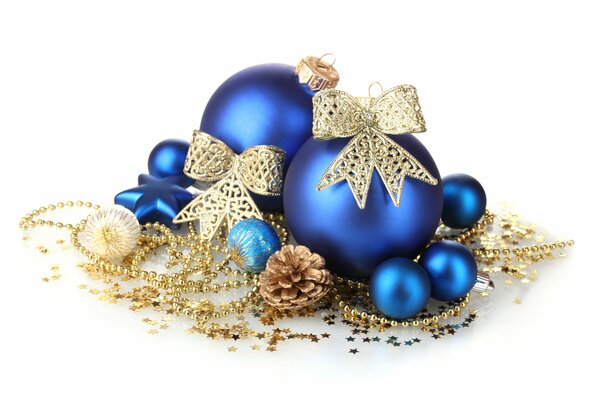 шары синие снежинки звезды банты шишка украшения елочные игрушки новый год рождество белый фон