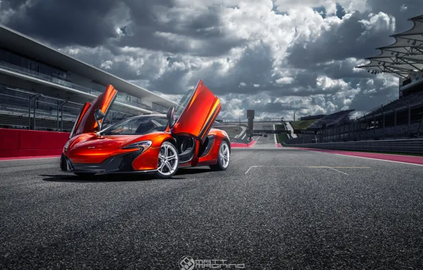Обои supercar, McLaren 650S, track