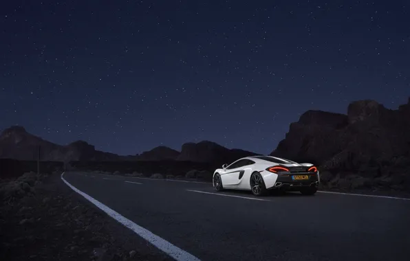 Обои McLaren, звёзды, дорога, белый, суперкар, 570GT, авто, небо