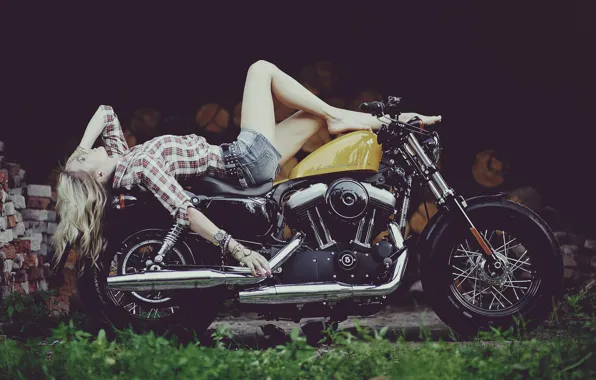 Обои photo, байк, Харлей, Maxim Gurtovoy, Harley Davidson, мотоцикл, ножки, девушка