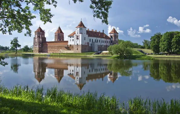 Обои вода, отражение, Беларусь, Гродненская область, Мирский замок, пруд, Mirsky Castle Complex