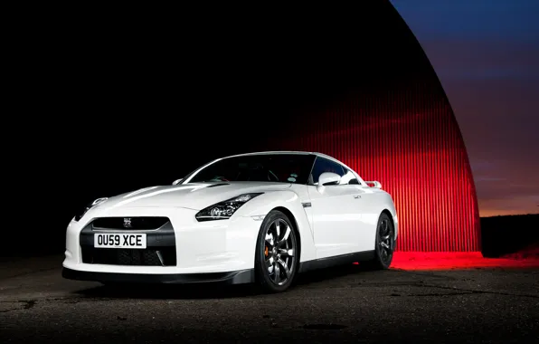 Обои Nissan, white, GT-R, front