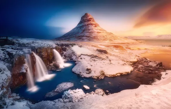 Обои камни, река, скалы, Исландия, вода, гора Kirkjufell, водопады, зима, снег, свет