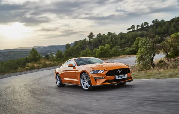 Обои Ford, поворот, 2018, движение, Mustang GT 5.0, оранжевый, фастбэк