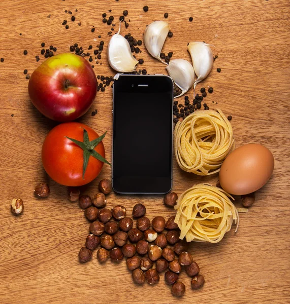 Мобильный телефон и питание — стоковое фото