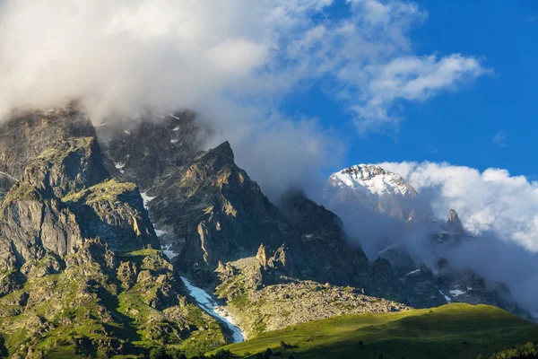 Панорама горы Кавказа — стоковое фото