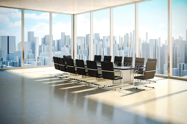 Современный офисный интерьер с красивой червь дневного света и город небоскребов на заднем плане Лицензионные Стоковые Фото