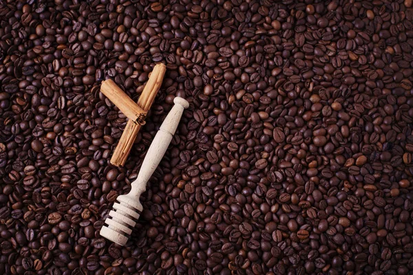 Фон кофе с ложкой — стоковое фото