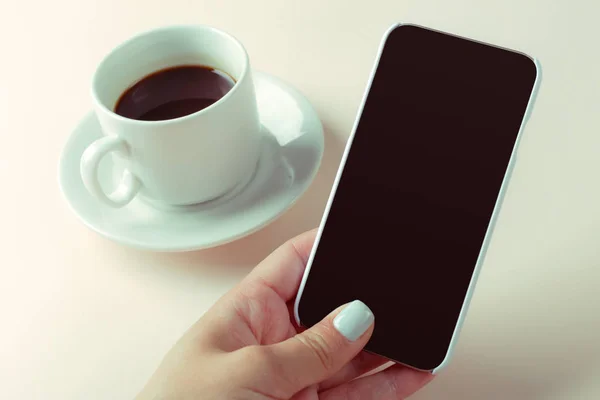 Smartphone Coffee Table — стоковое фото