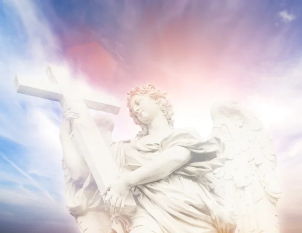 Статуя ангела на мосту Сант Анджело (Италия — стоковое фото