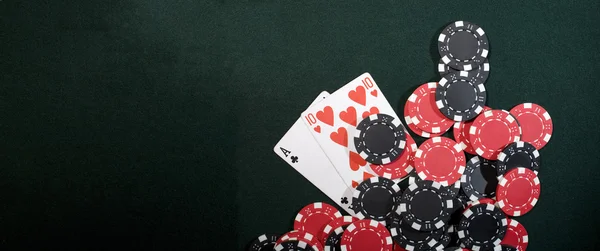 Фишки казино и покер карты Стоковое Фото