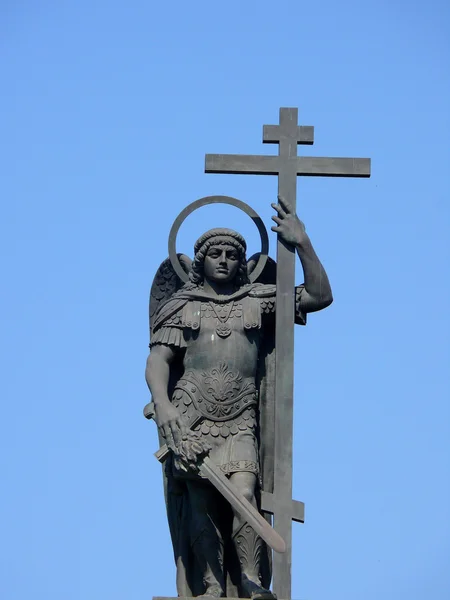 Памятник Архангела в центре Сочи — стоковое фото