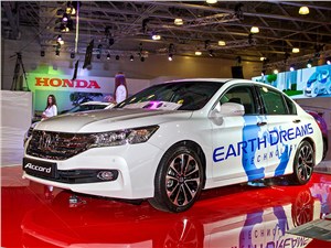 Предпросмотр honda accord 2015 вид спереди сбоку