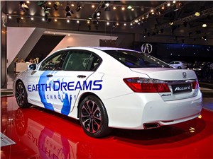 Предпросмотр honda accord 2015 вид сбоку сзади