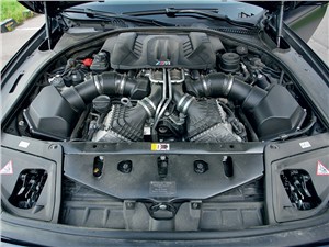 Предпросмотр bmw m5 2011 двигатель