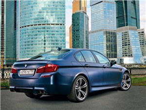 Предпросмотр bmw m5 2011 вид сзади