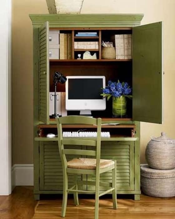 Стол-шкаф для компактного домашнего кабинета