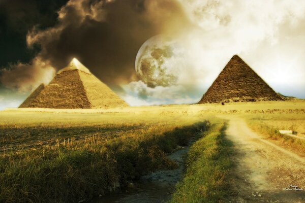 Ницца сюрреалистические пирамиды