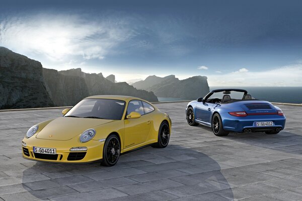 Porsche 911 Carrera 4 GTS дуэт