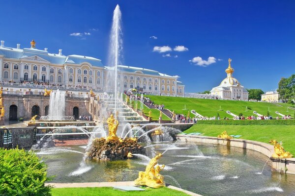 Петергофского дворца фонтан