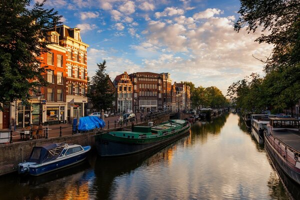 Утро в Амстердаме