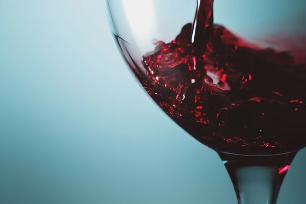 Красное вино стекла
