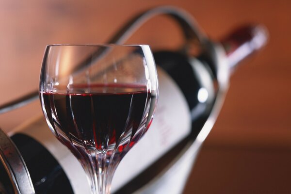 Красное вино стекла