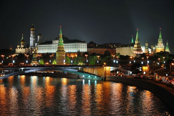 Москва река ночью