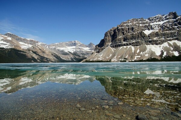 Горы озеро лед зима Banff National Park Канада