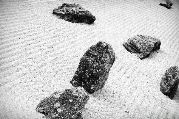Скалы - белый песок